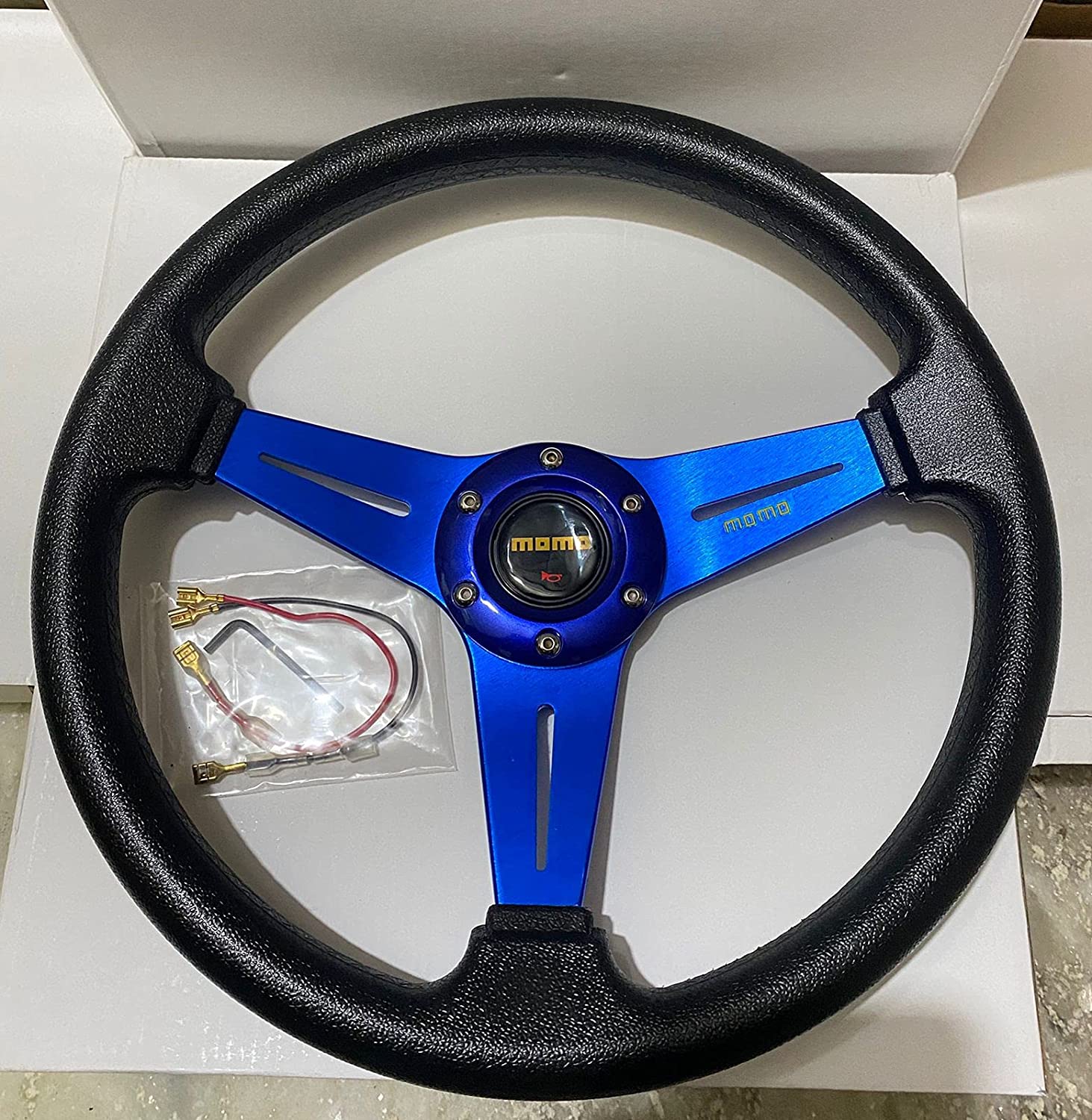 MOMO 3R STEERING 12INCH 3R-Style Universal Steering Wheel for Sports Car Look Rally Race Off Road with BOSS KIT HUB Free