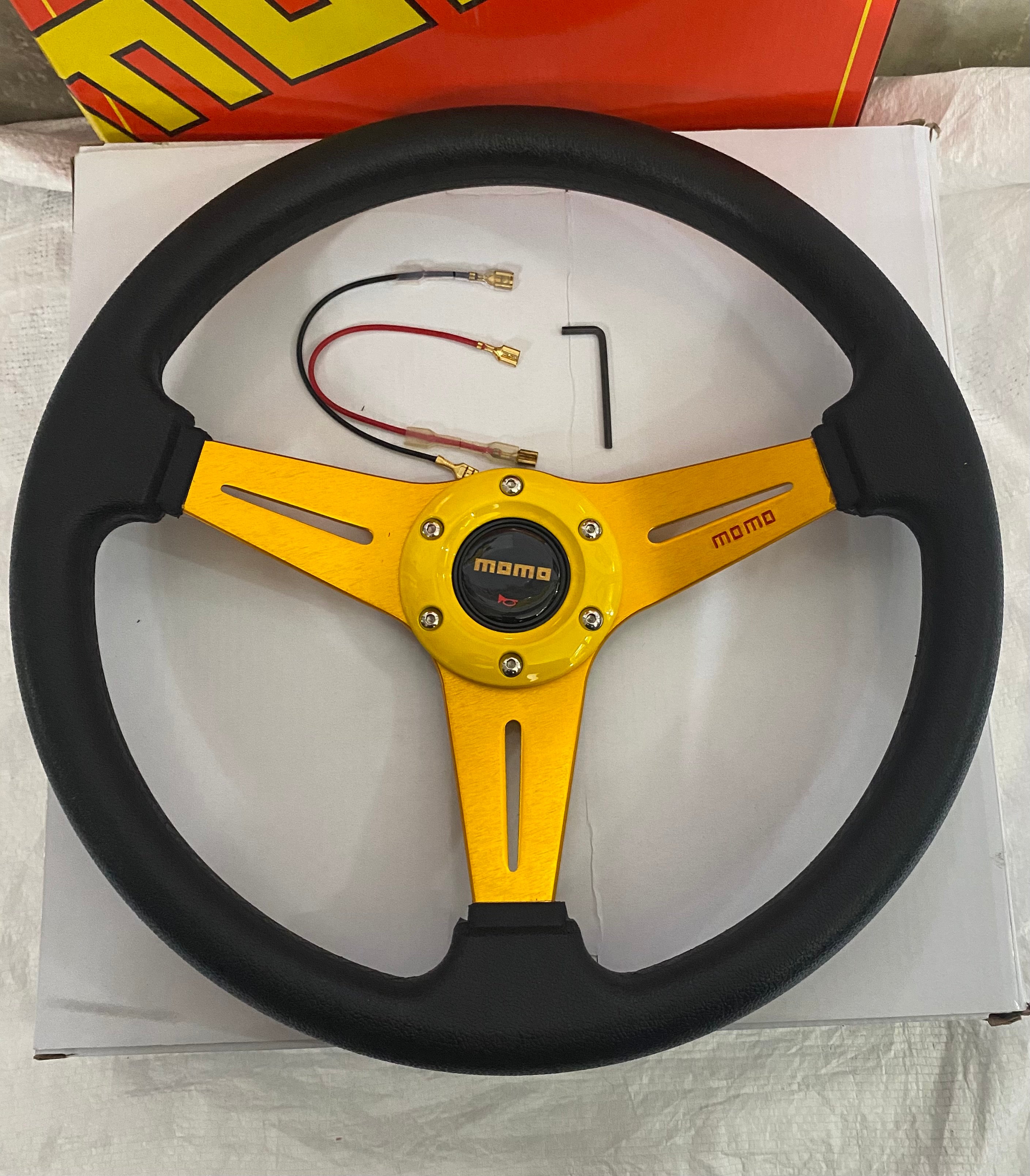 MOMO YELLOW 3R STEERING 12INCH 3R-Style Universal Steering Wheel for Sports Car Look Rally Race Off Road with BOSS KIT HUB Free