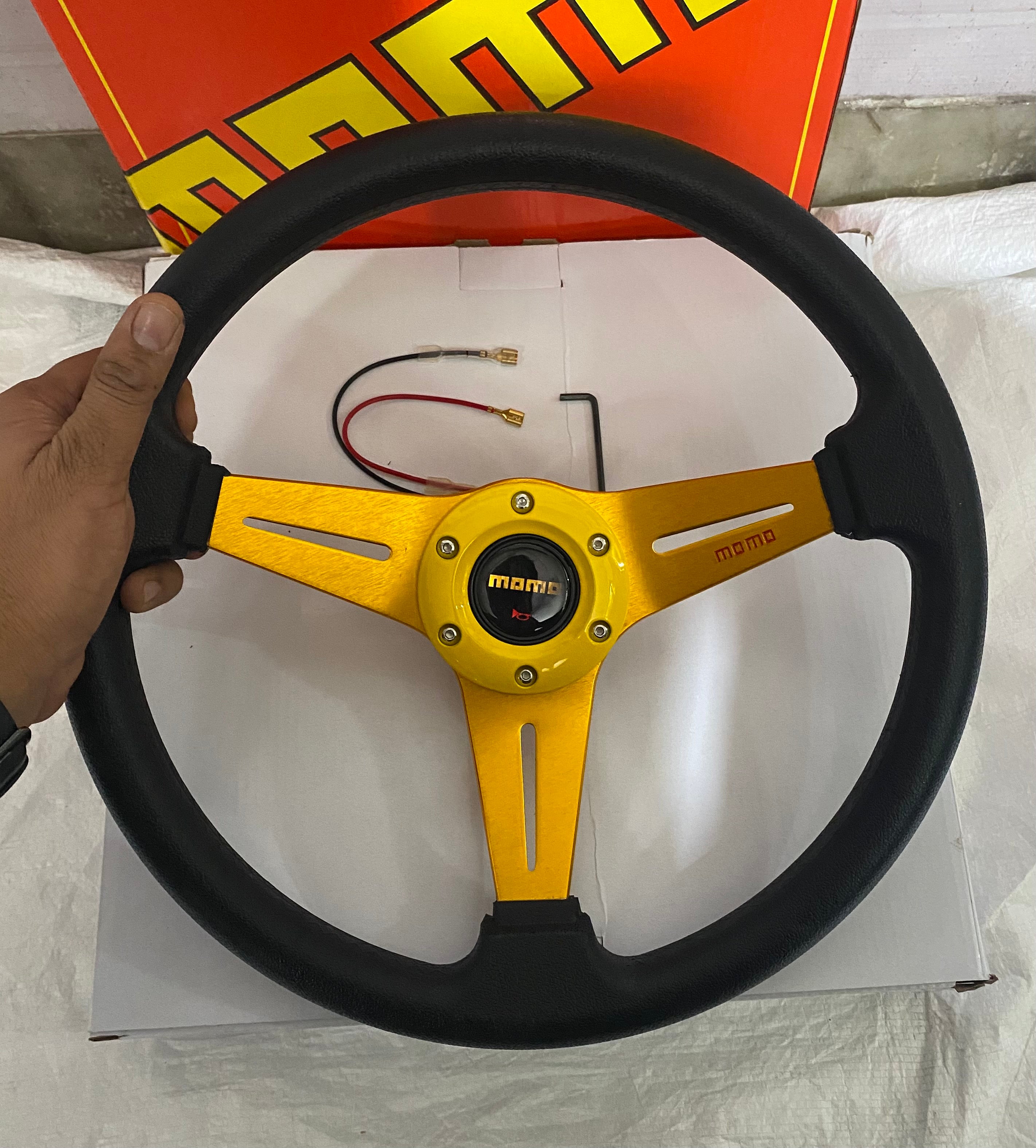 MOMO 3R STEERING 12INCH 3R-Style Universal Steering Wheel for Sports Car Look Rally Race Off Road with BOSS KIT HUB Free