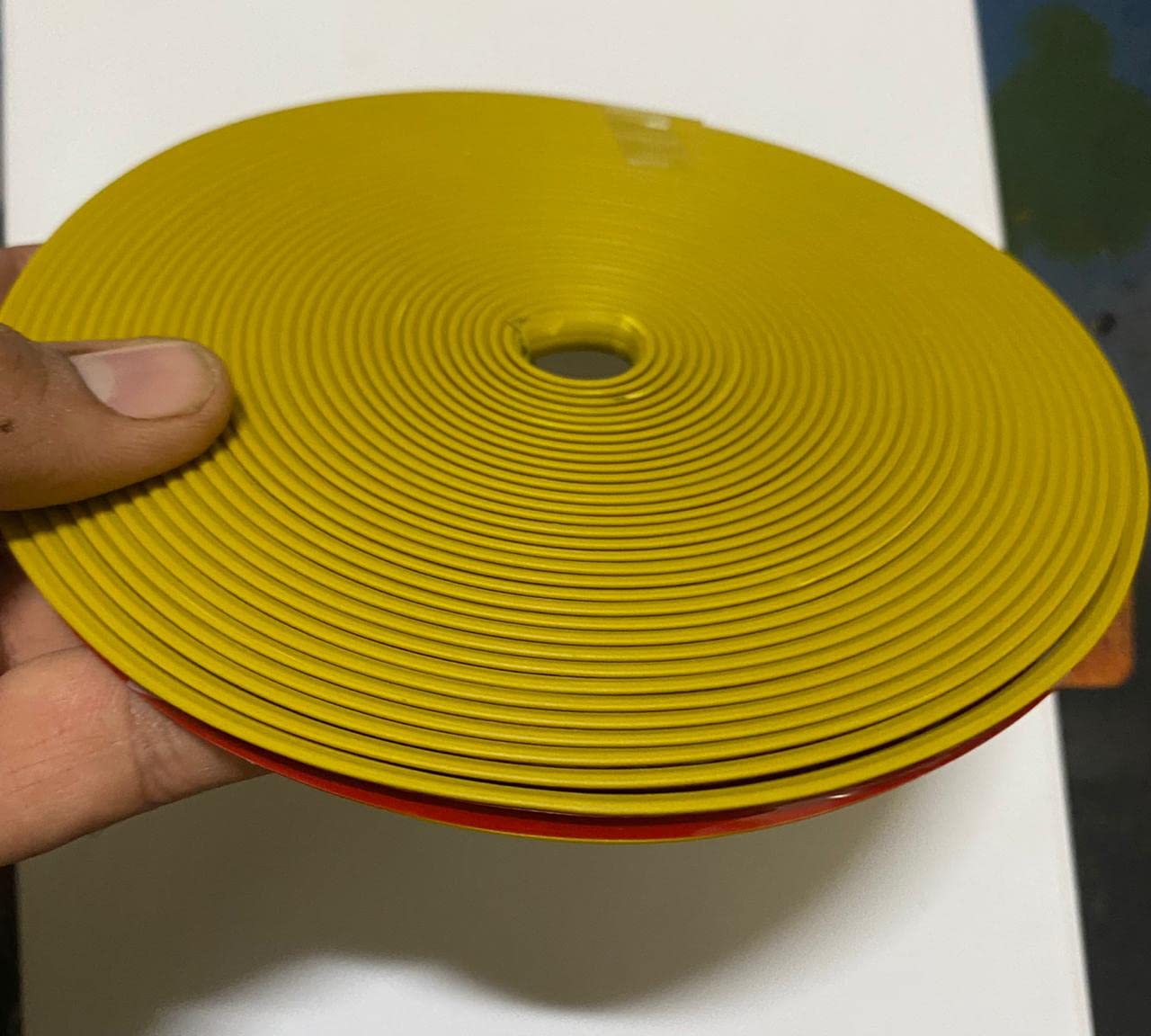 (YELLOW TYRE Guard) Car Tyre Guard Edge Protector Universal Beading Alloy Wheel Edge Ring Rim Protectors Tyres Tire Guard Rubber Moulding Sticker Attractive Strip