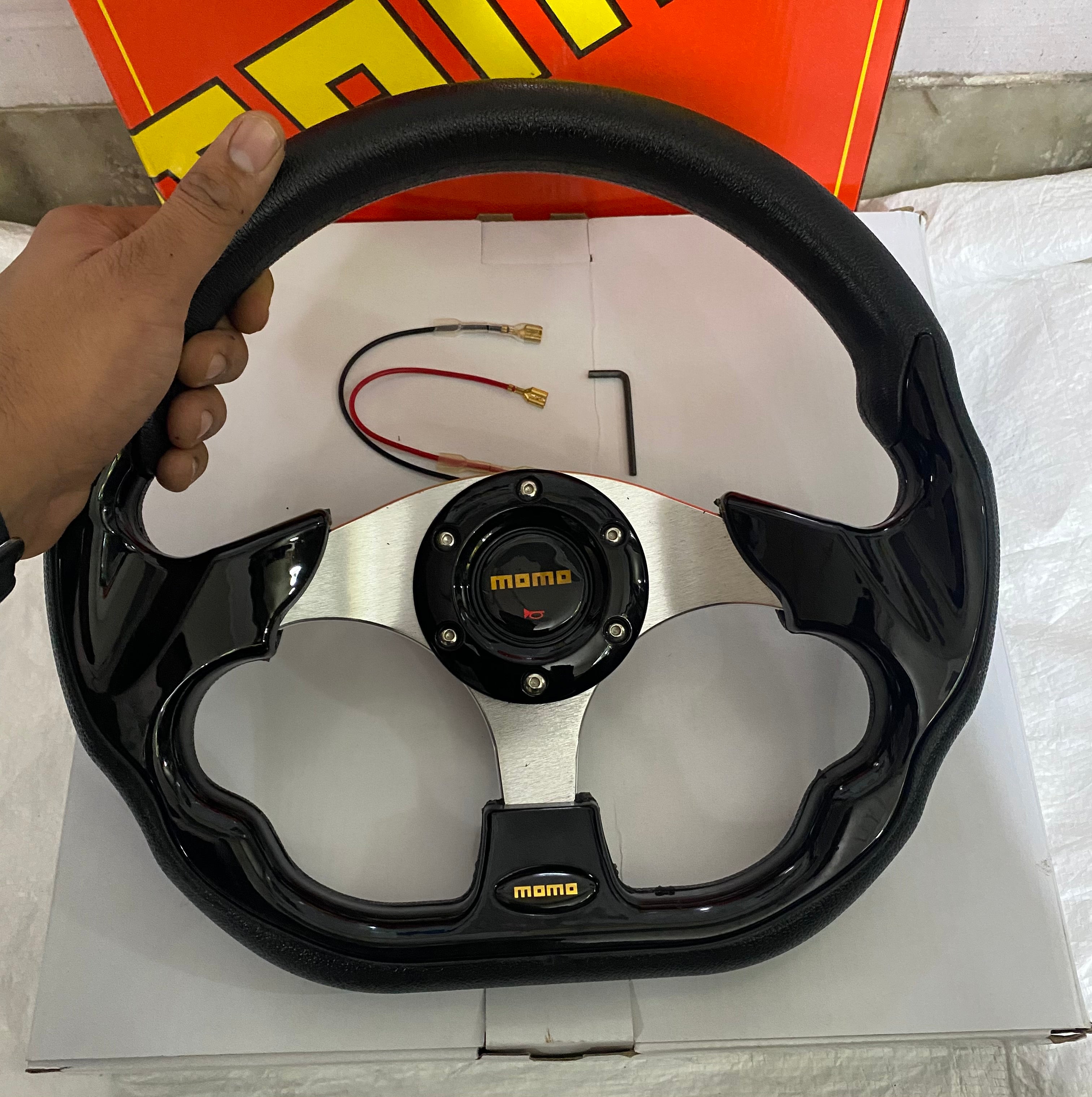 MOMO DSHAPE 12INCH Universal Steering Wheel for Sports Car Look Rally Race Off Road with HUB Free