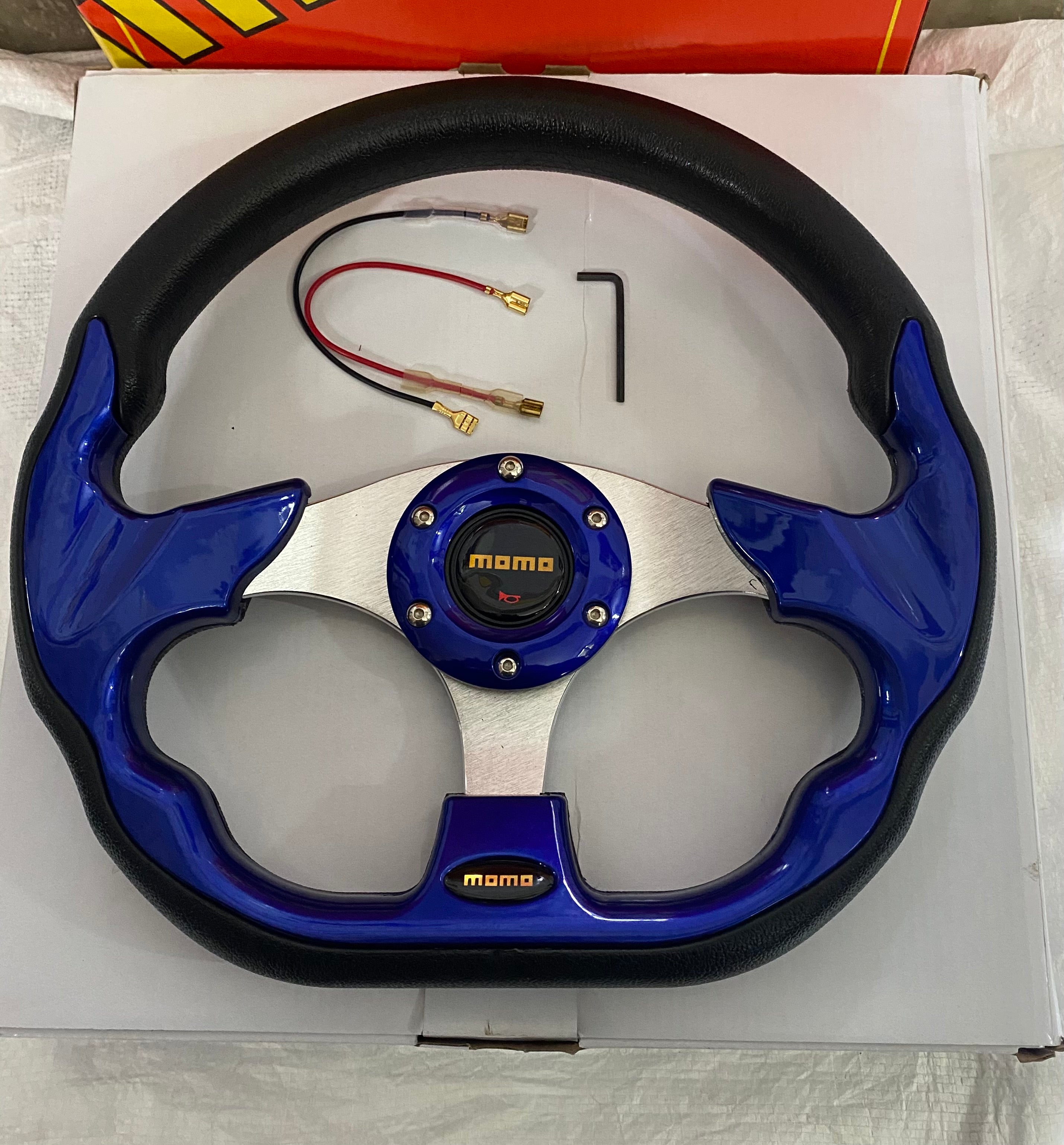 D-SHAPE MOMO BLUE 12INCH Look Rally Race Off Road with BOSS KIT HUB Free Universal Steering Wheel for Sports Car