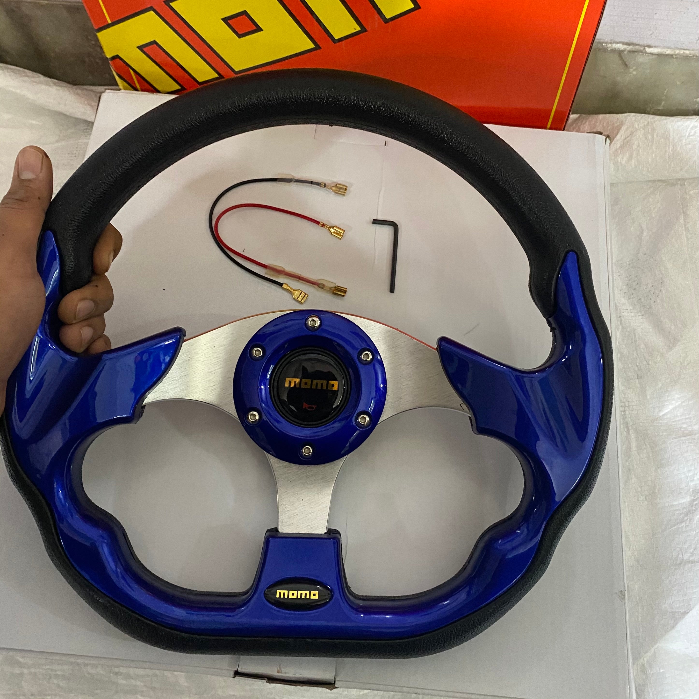 MOMO DSHAPE 12INCH Universal Steering Wheel for Sports Car Look Rally Race Off Road with HUB Free