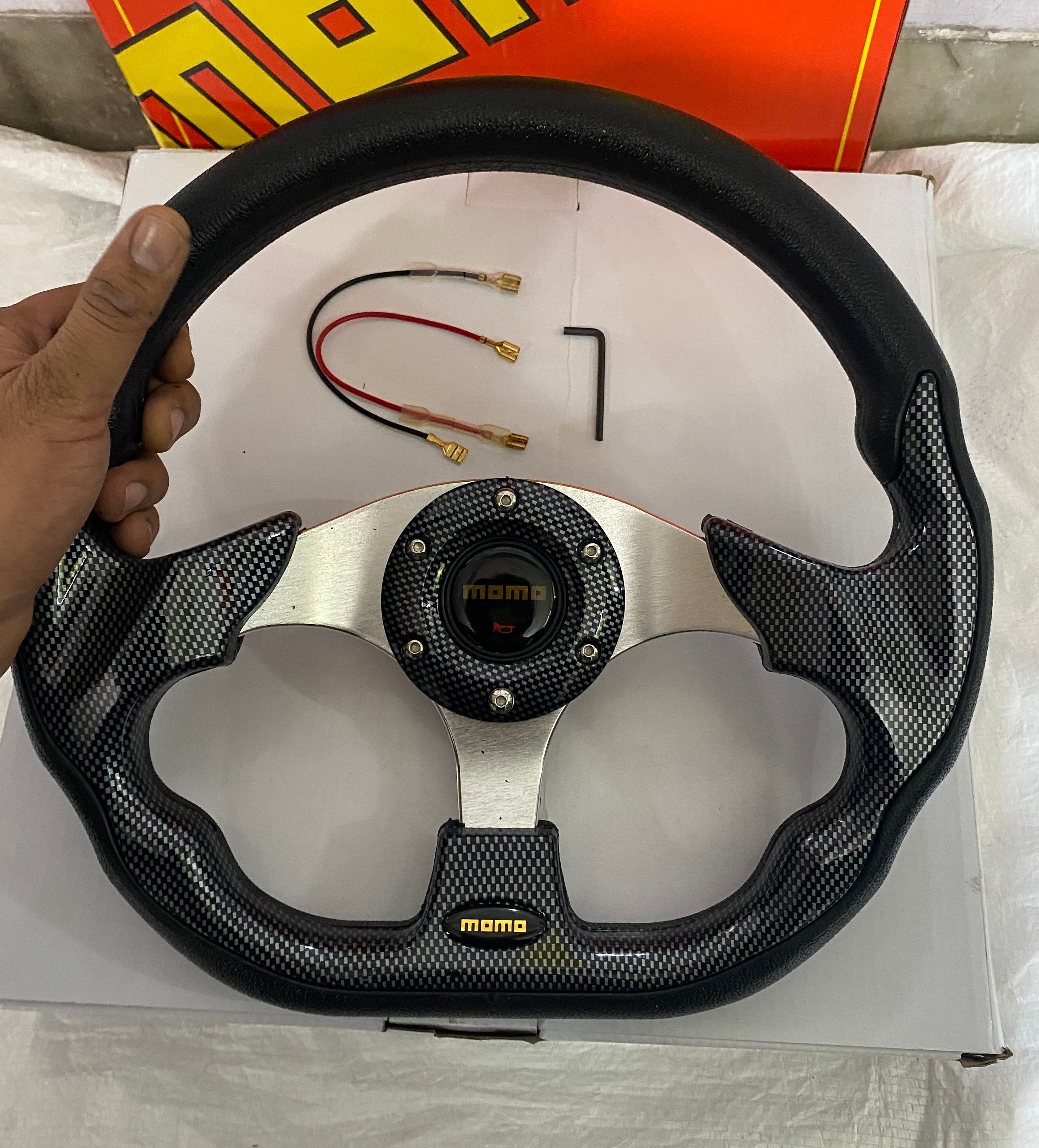MOMO DSHAPE 12INCH Universal Steering Wheel for Sports Car Look Rally Race Off Road with HUB Free