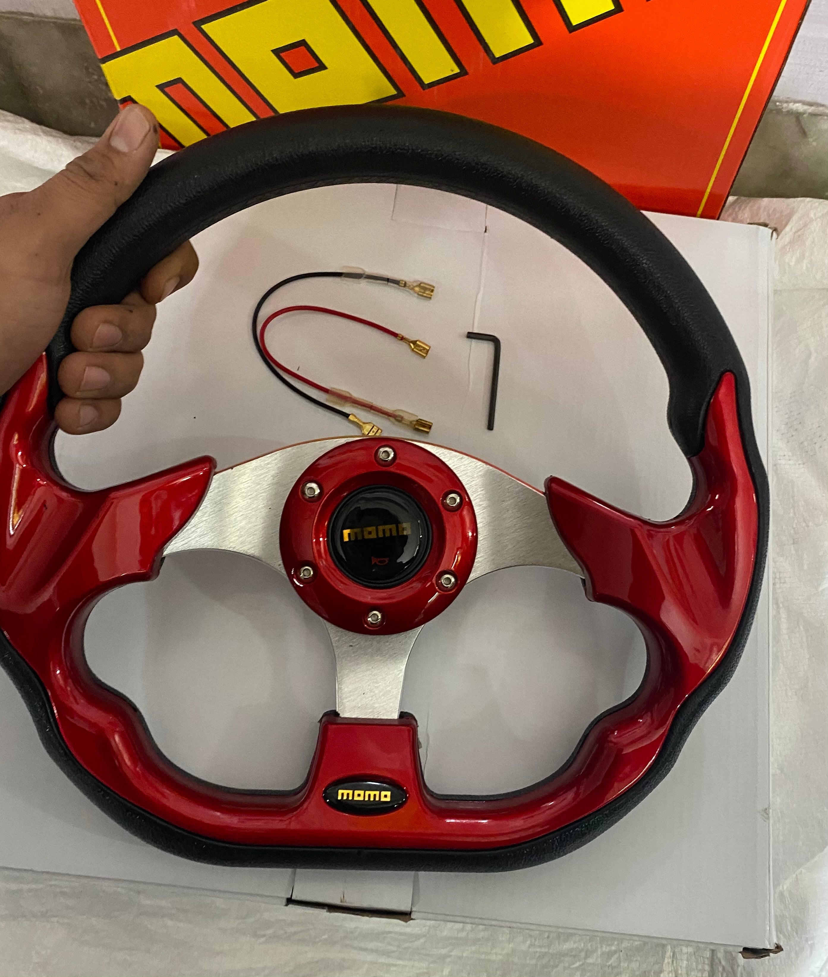 MOMO DSHAPE 12INCH Universal Steering Wheel for Sports Car Look Rally Race Off Road with HUB Free