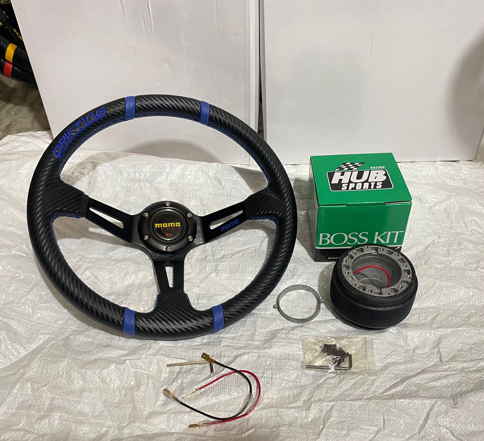 MOMO-14INCH (BLUE STEERING) CARBON EDITION DEEP STYLEUniversal Steering Wheel for Sports Car Look Drifting Rally Race Off Road WID Free BOSS KIT HUB