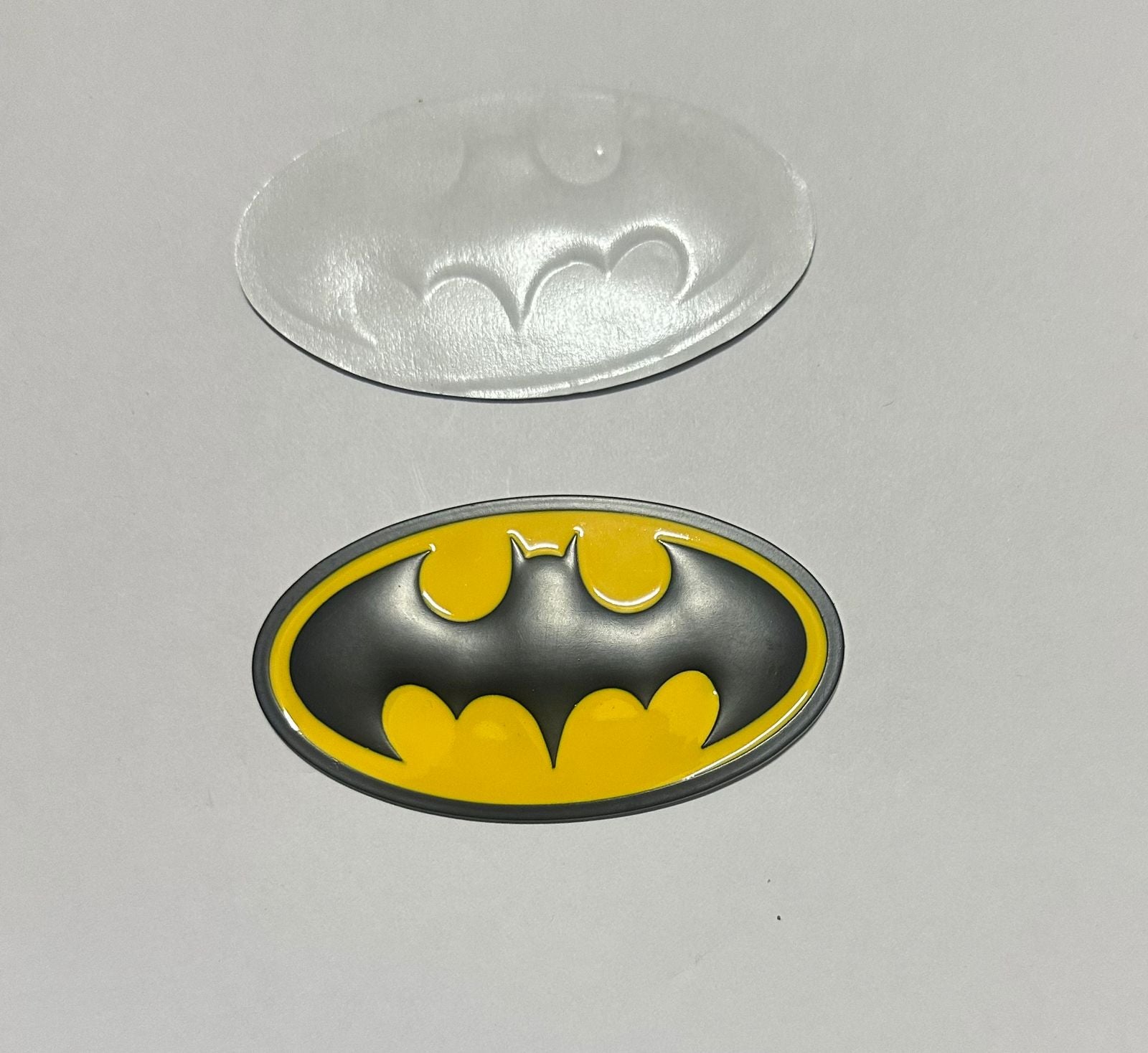 3D-Metal Logo (Batman 3D) Sticker - Size 8.9x5 cm Metal Chrome Sticker Bikes & More Emblem Badge-Stylish Logo for Cars, Vehicle Accessories.