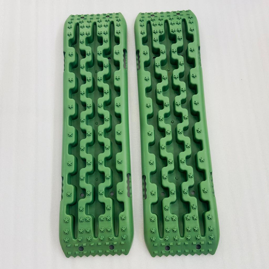 GREEN Traction Boards Recovery .Tracks Tire Ladder 4WD Recovery Mat for 4X4 Offroad Sand Snow Mud Track 2PCS