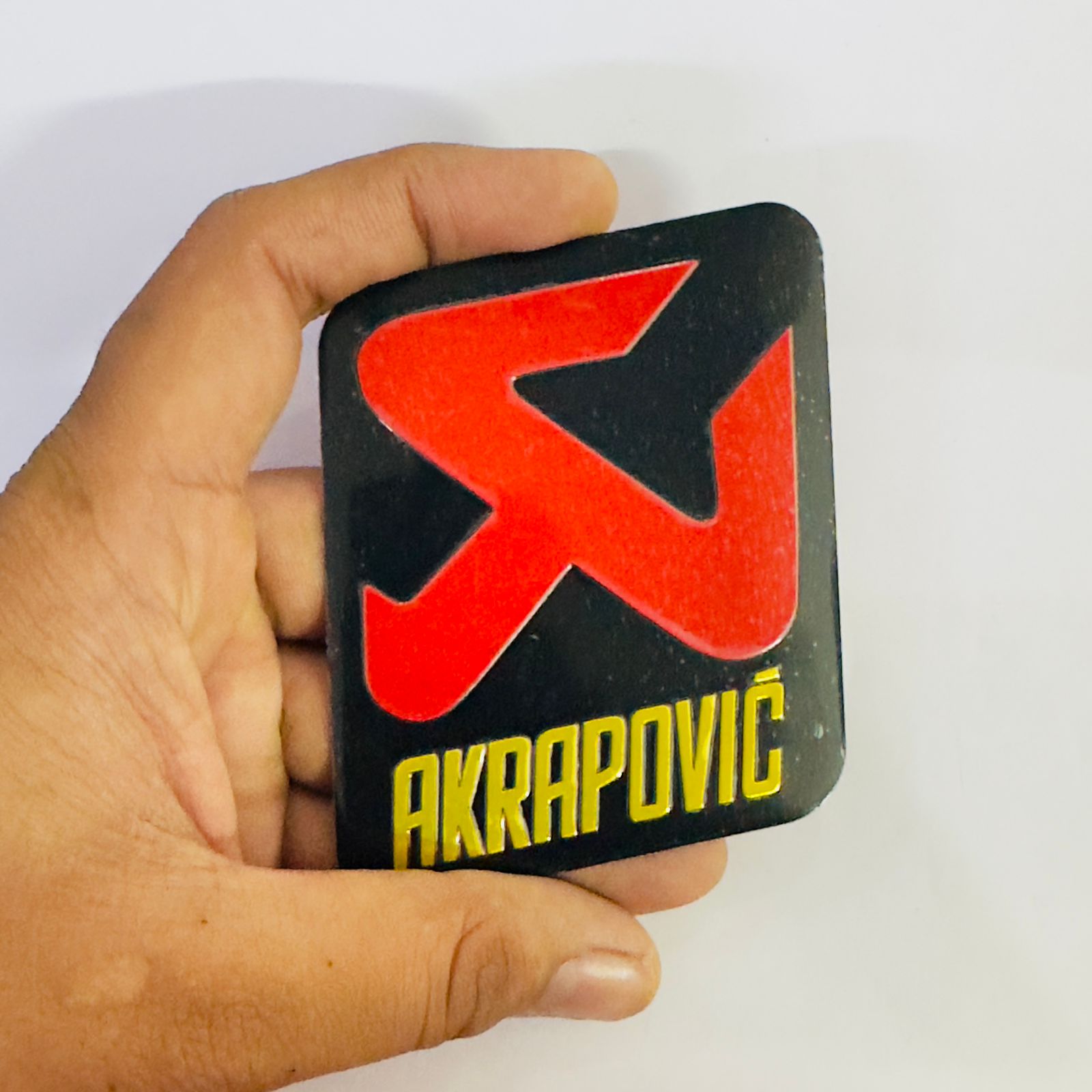 Akrapovic Logo 8.5 x 7cm Bike Metal Akrapovic Logo Bike Car Emblem Akrapovic 3D Badge Auto Racing Sport Sticker Grand Tourer Decal