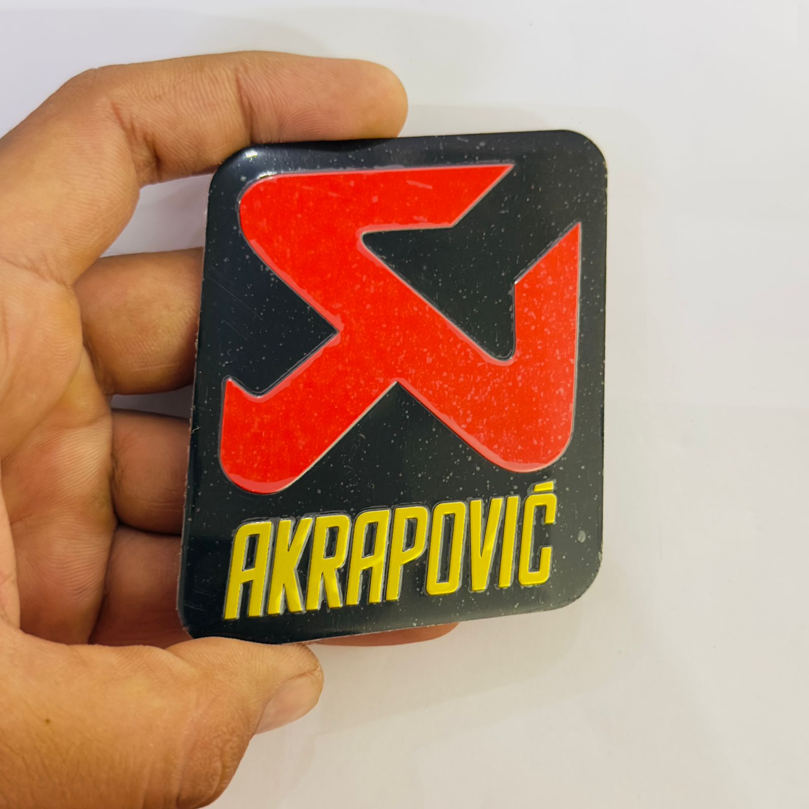 Akrapovic Logo 8.5 x 7cm Bike Metal Akrapovic Logo Bike Car Emblem Akrapovic 3D Badge Auto Racing Sport Sticker Grand Tourer Decal
