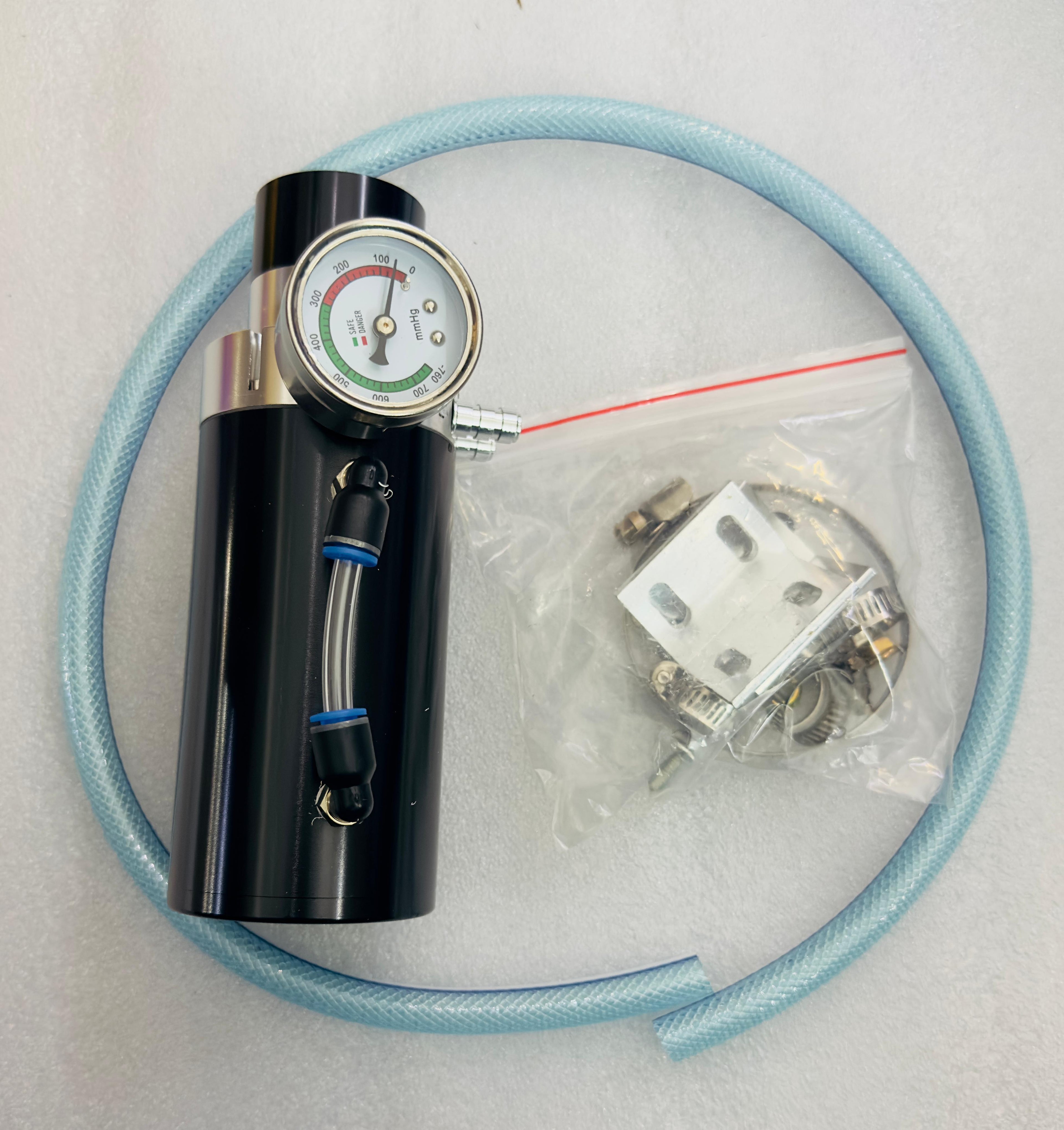 BLACK Engine Oil Catch Aluminum Reservoir Breather Tank Can Vacuum Pressure Gauge Engine Oil Catch Can Kit Universal Aluminum Air Oil Breather Cylinder Tank for Turbo Applications-1 Piece