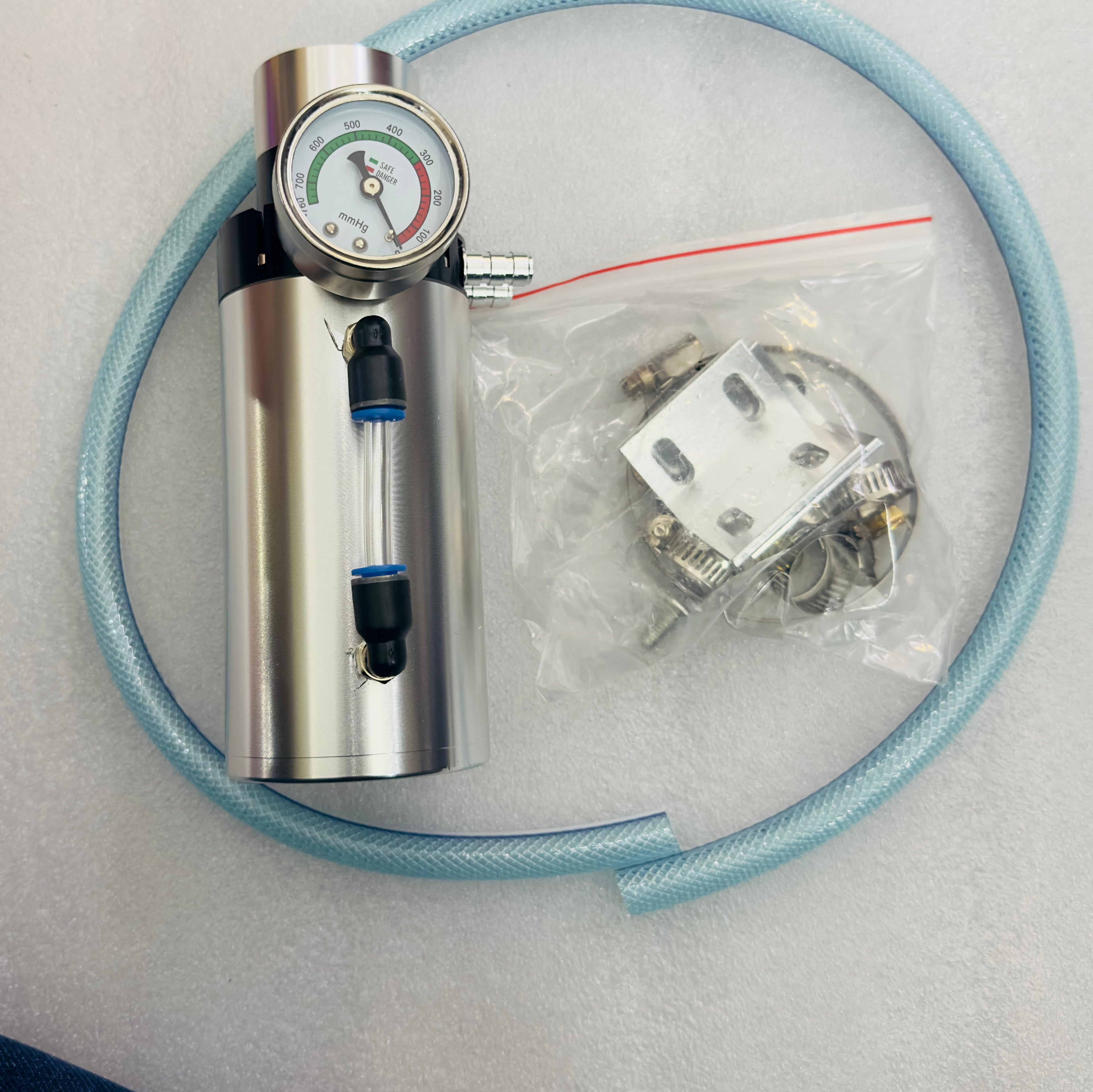 Engine Oil Catch Aluminum Reservoir Breather Tank Can Vacuum Pressure Gauge Engine Oil Catch Can Kit Universal Aluminum Air Oil Breather Cylinder Tank for Turbo Applications-1 Piece