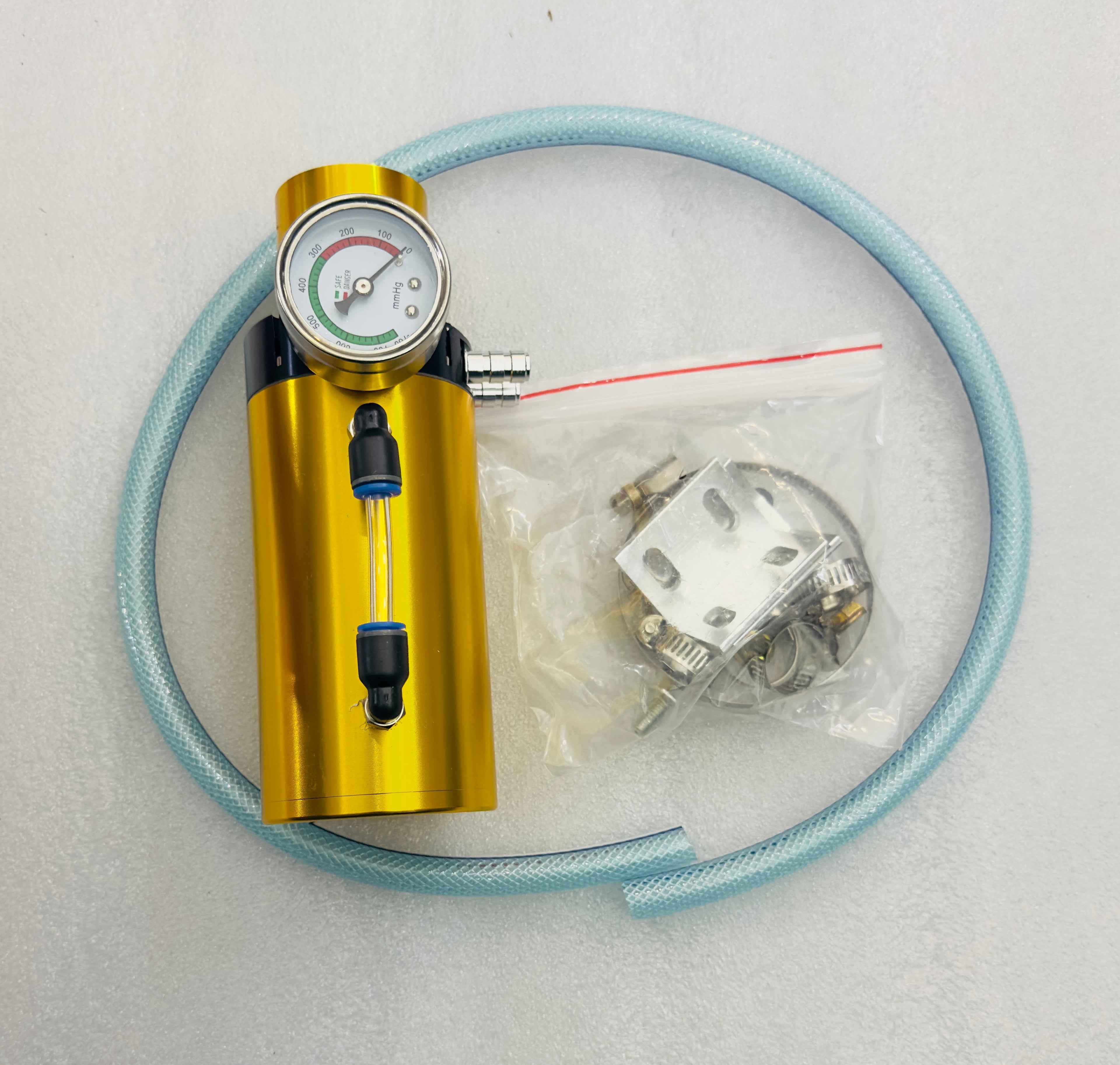GOLDEN Engine Oil Catch Aluminum Reservoir Breather Tank Can Vacuum Pressure Gauge Engine Oil Catch Can Kit Universal Aluminum Air Oil Breather Cylinder Tank for Turbo Applications-1 Piece