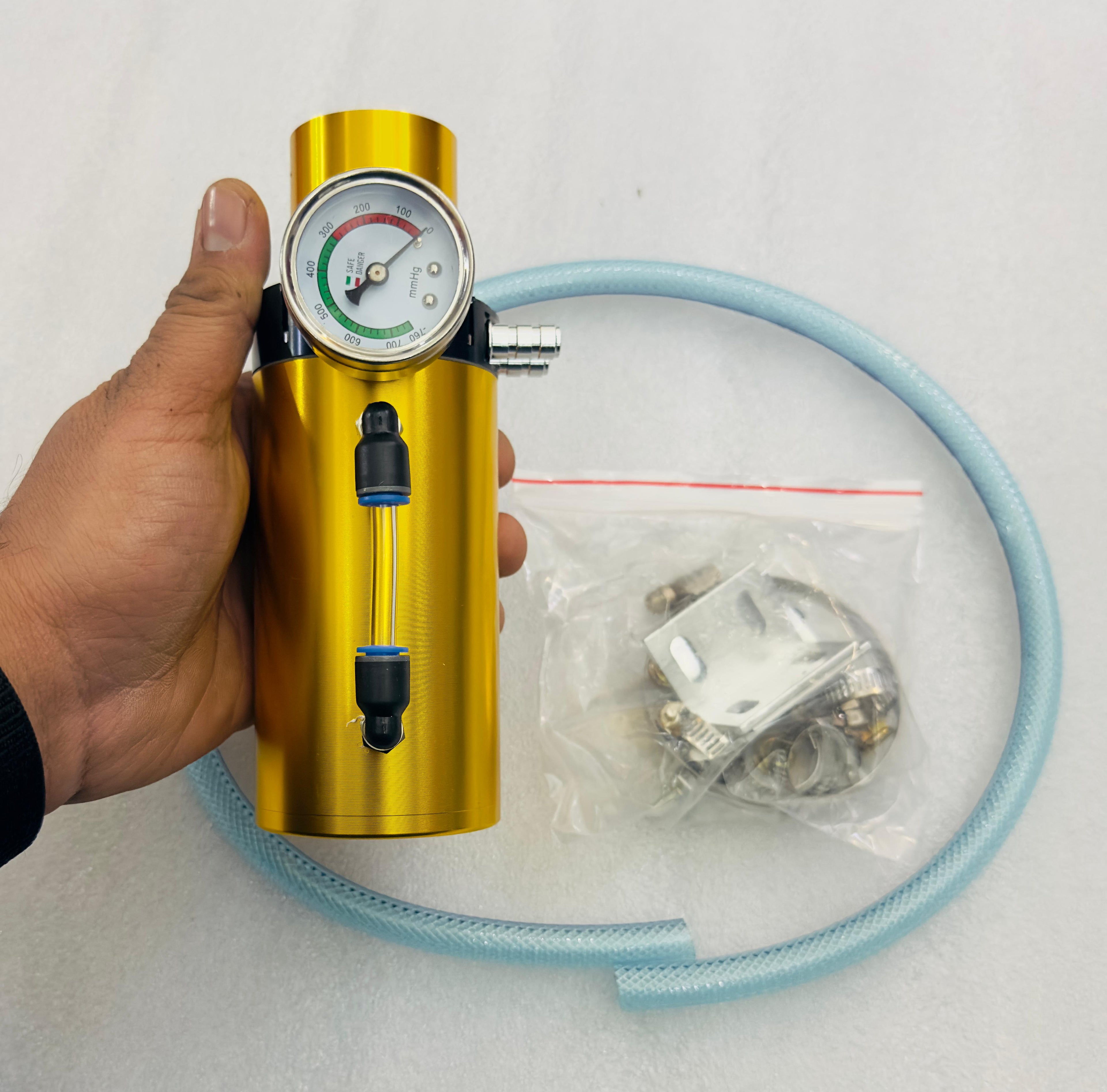 GOLDEN Engine Oil Catch Aluminum Reservoir Breather Tank Can Vacuum Pressure Gauge Engine Oil Catch Can Kit Universal Aluminum Air Oil Breather Cylinder Tank for Turbo Applications-1 Piece