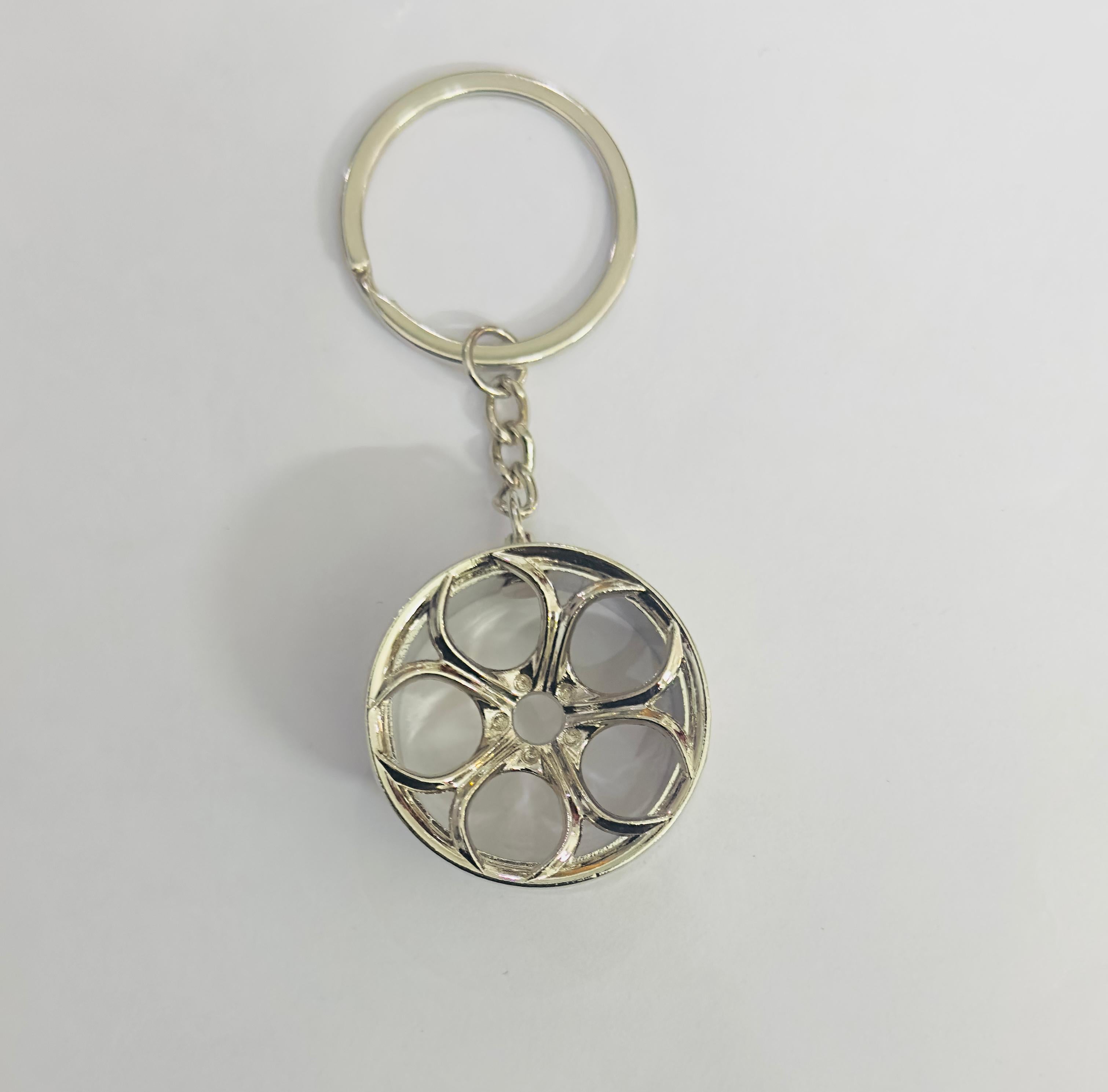Silver Alloy Wheel Design Metal Keychain Car Styling Keychain Alloy Wheel Key Ring Durable Metal Key chain Pendant Ring.