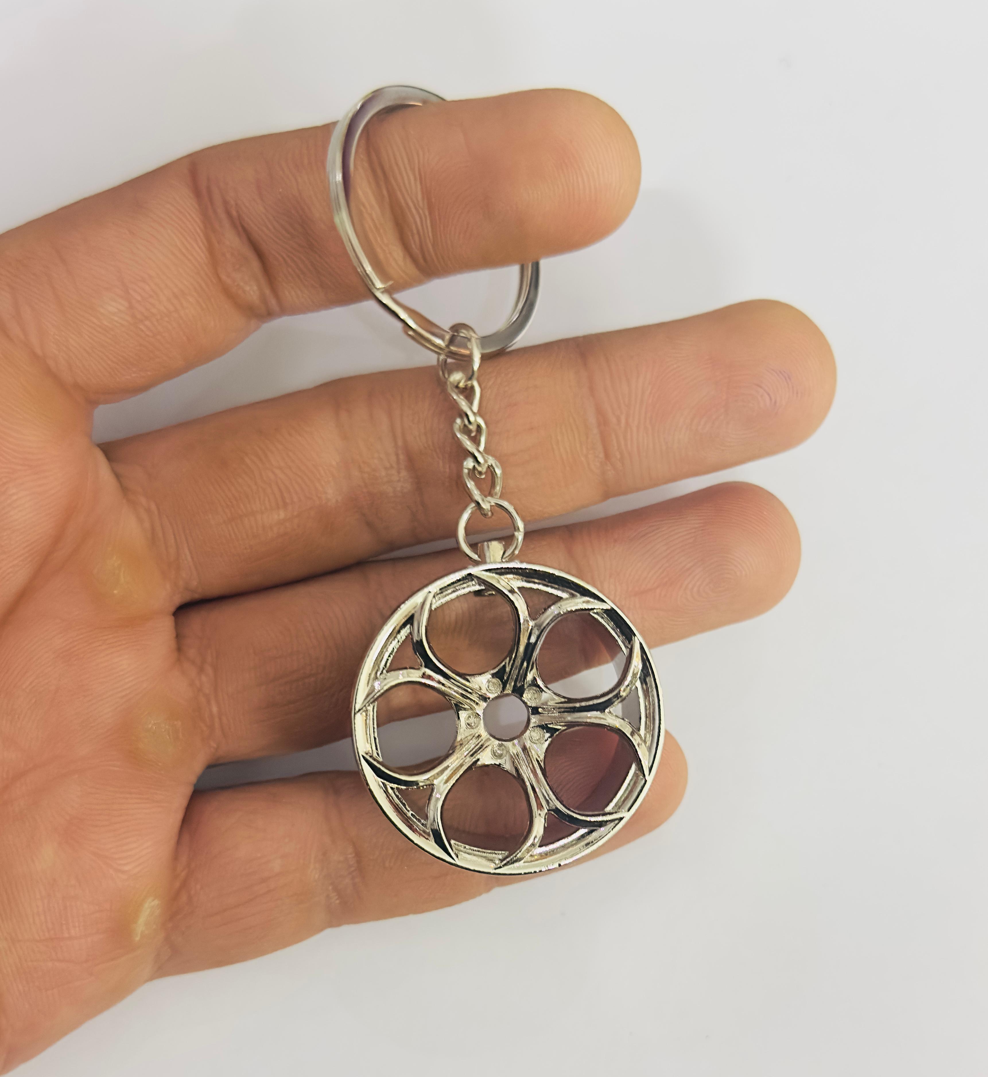 Silver Alloy Wheel Design Metal Keychain Car Styling Keychain Alloy Wheel Key Ring Durable Metal Key chain Pendant Ring.