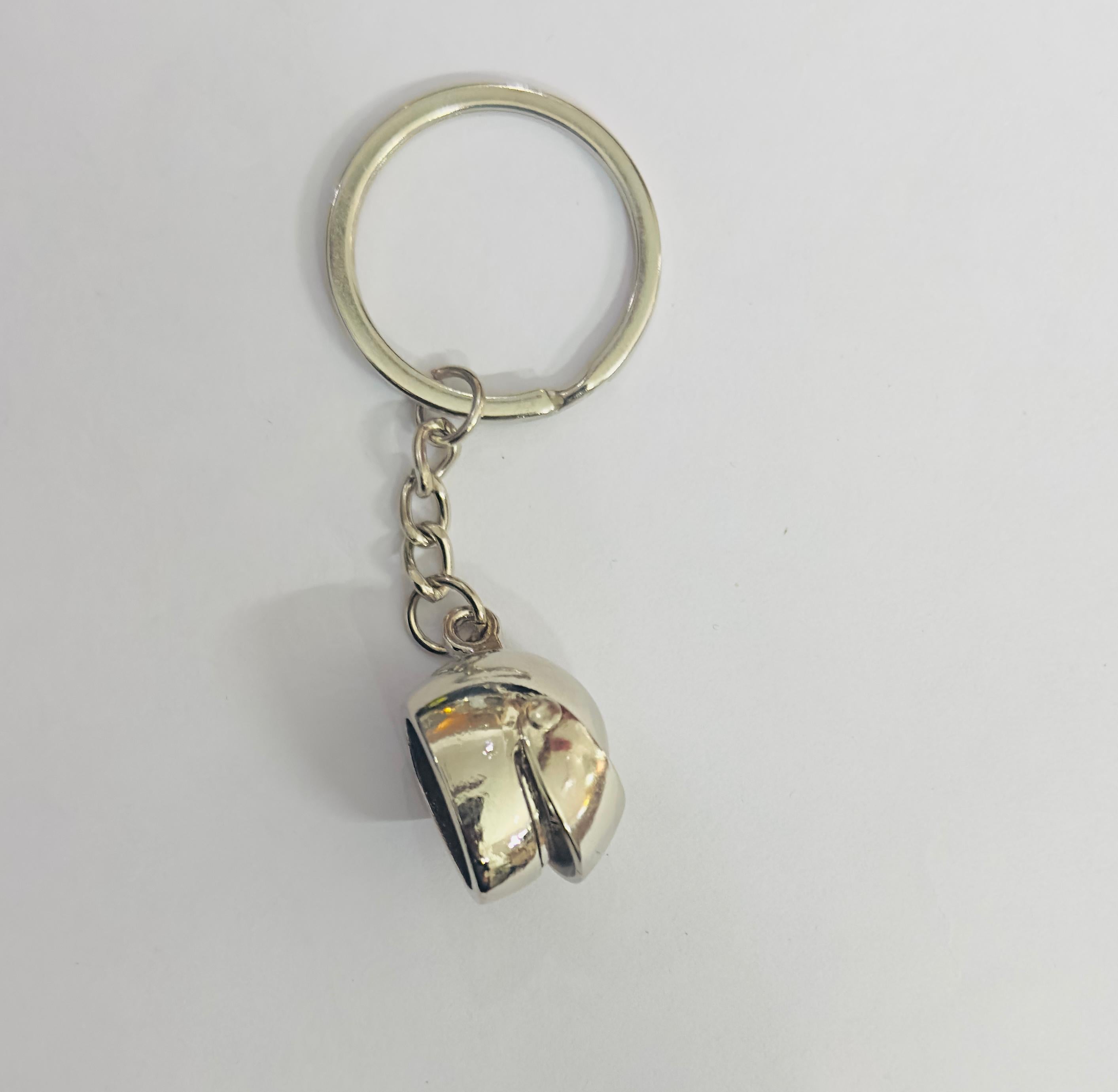 Silver Helmet Design Metal Keychain Car Styling Keychain Helmet Key Ring Durable Metal Key chain Pendant Ring.