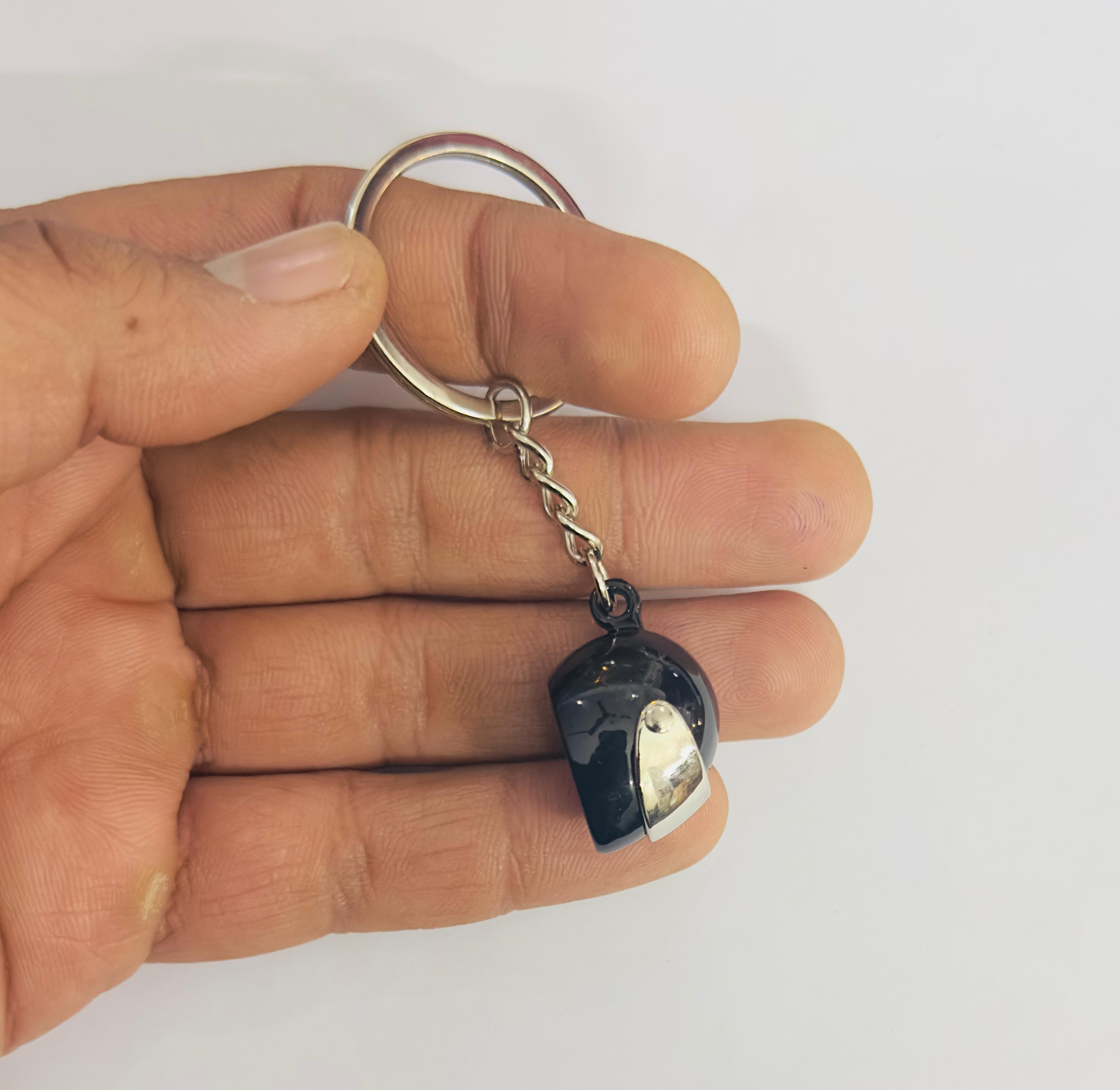 BLACK Helmet Design Metal Keychain Car Styling Keychain Helmet Key Ring Durable Metal Key chain Pendant Ring.