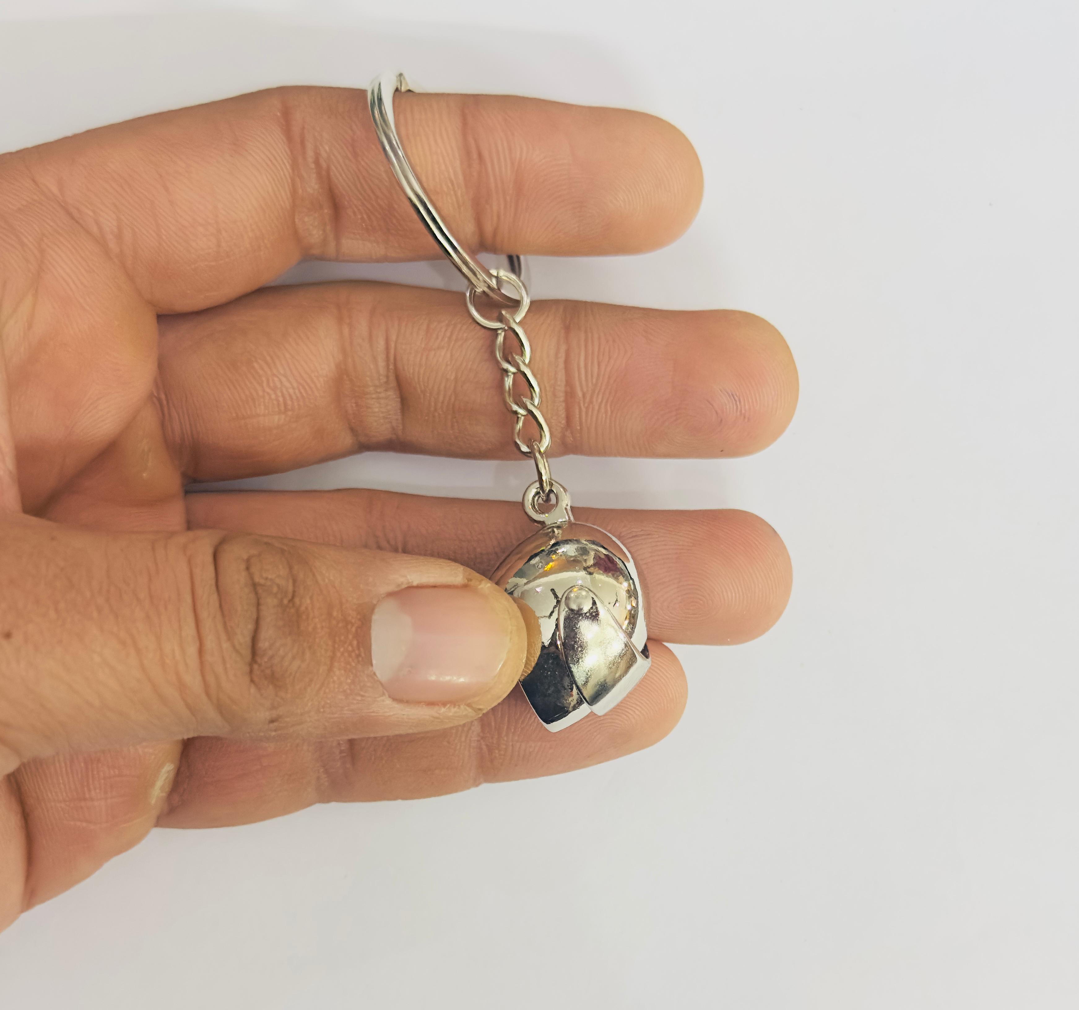 Silver Helmet Design Metal Keychain Car Styling Keychain Helmet Key Ring Durable Metal Key chain Pendant Ring.