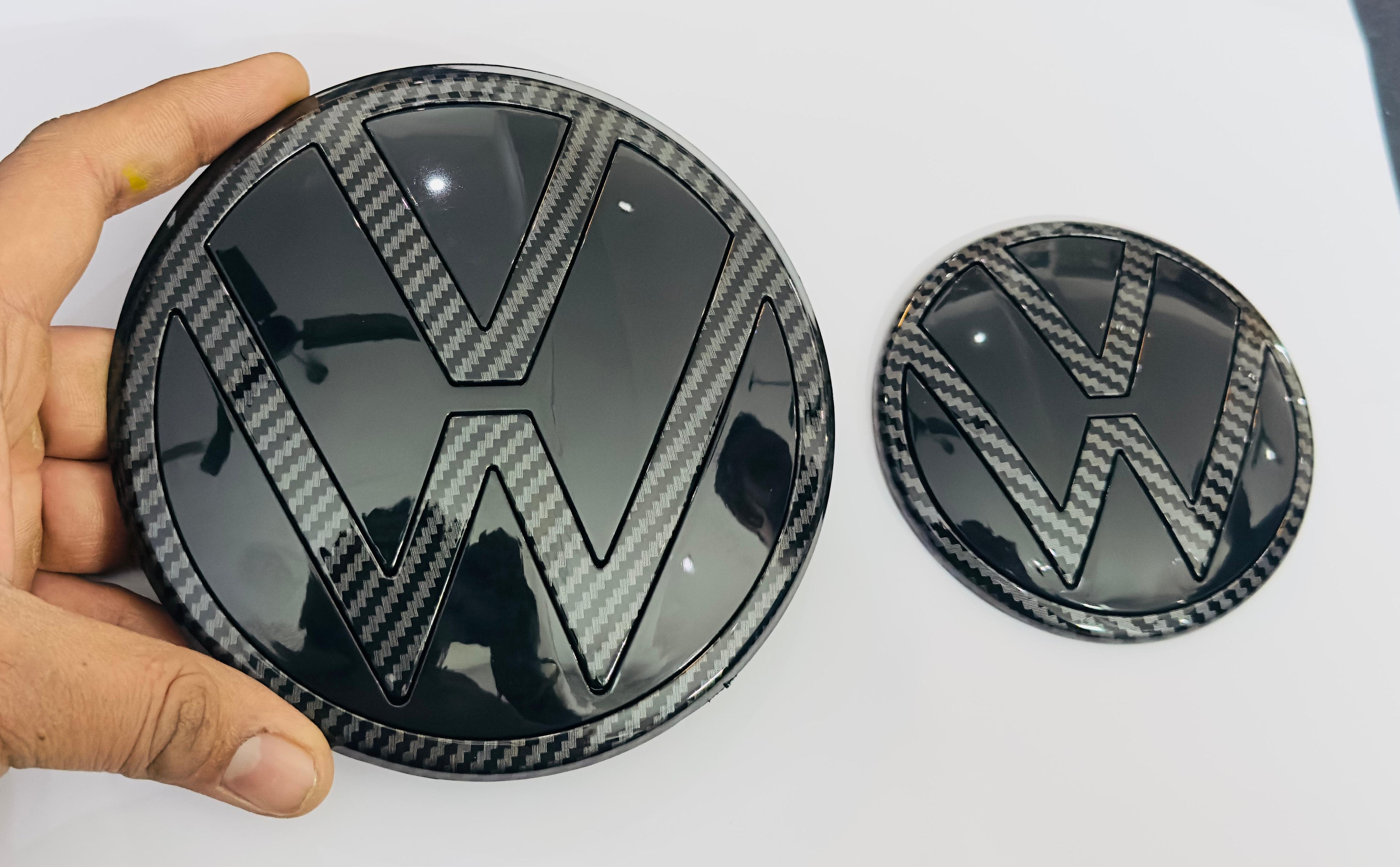 Front End Badge Half Carbon Emblem 3D Badge Auto Racing Sport Sticker for VW Virtus Grand Tourer Decal Logo for Car Decoration