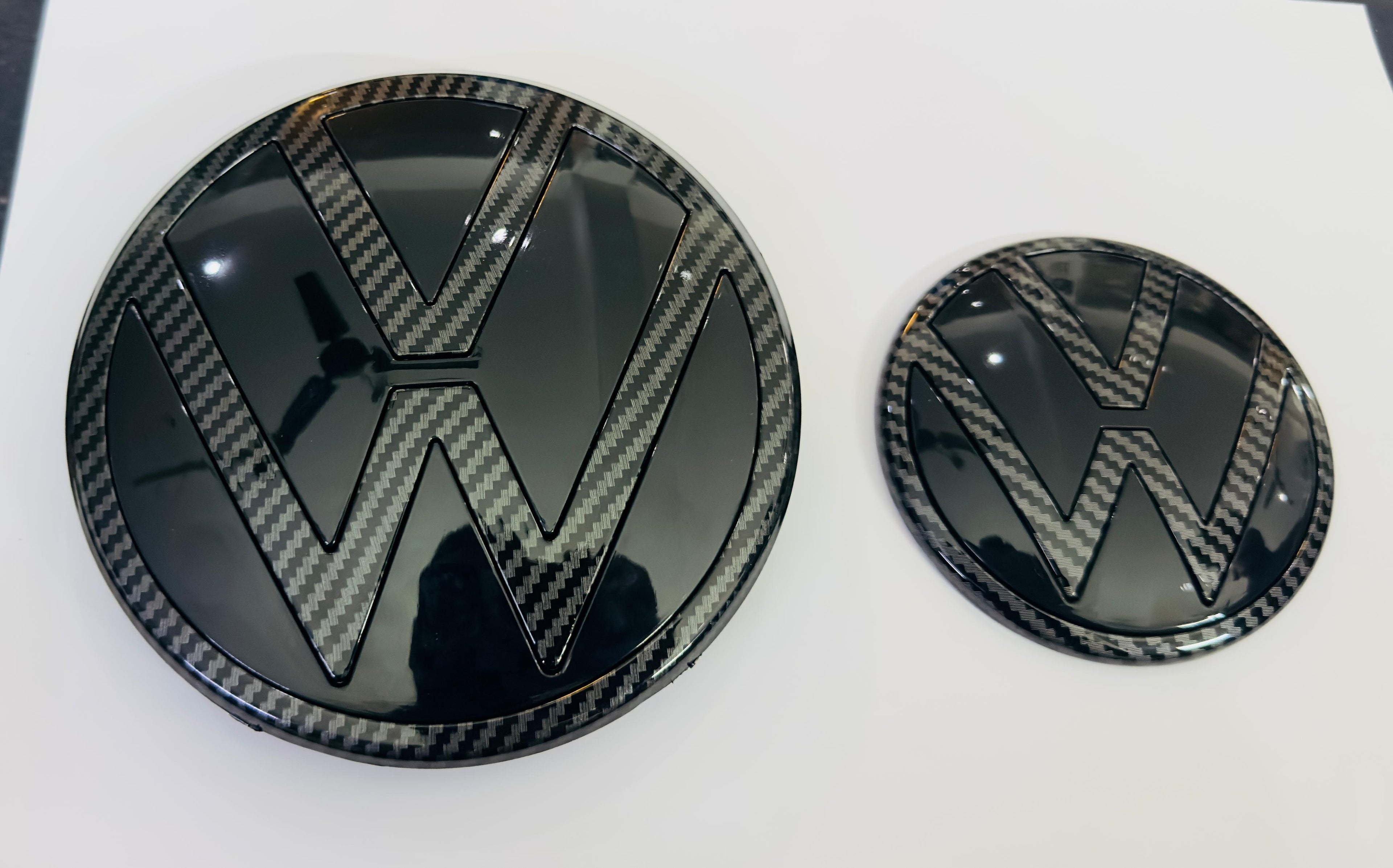 Front End Badge Half Carbon Emblem 3D Badge Auto Racing Sport Sticker for VW Virtus Grand Tourer Decal Logo for Car Decoration
