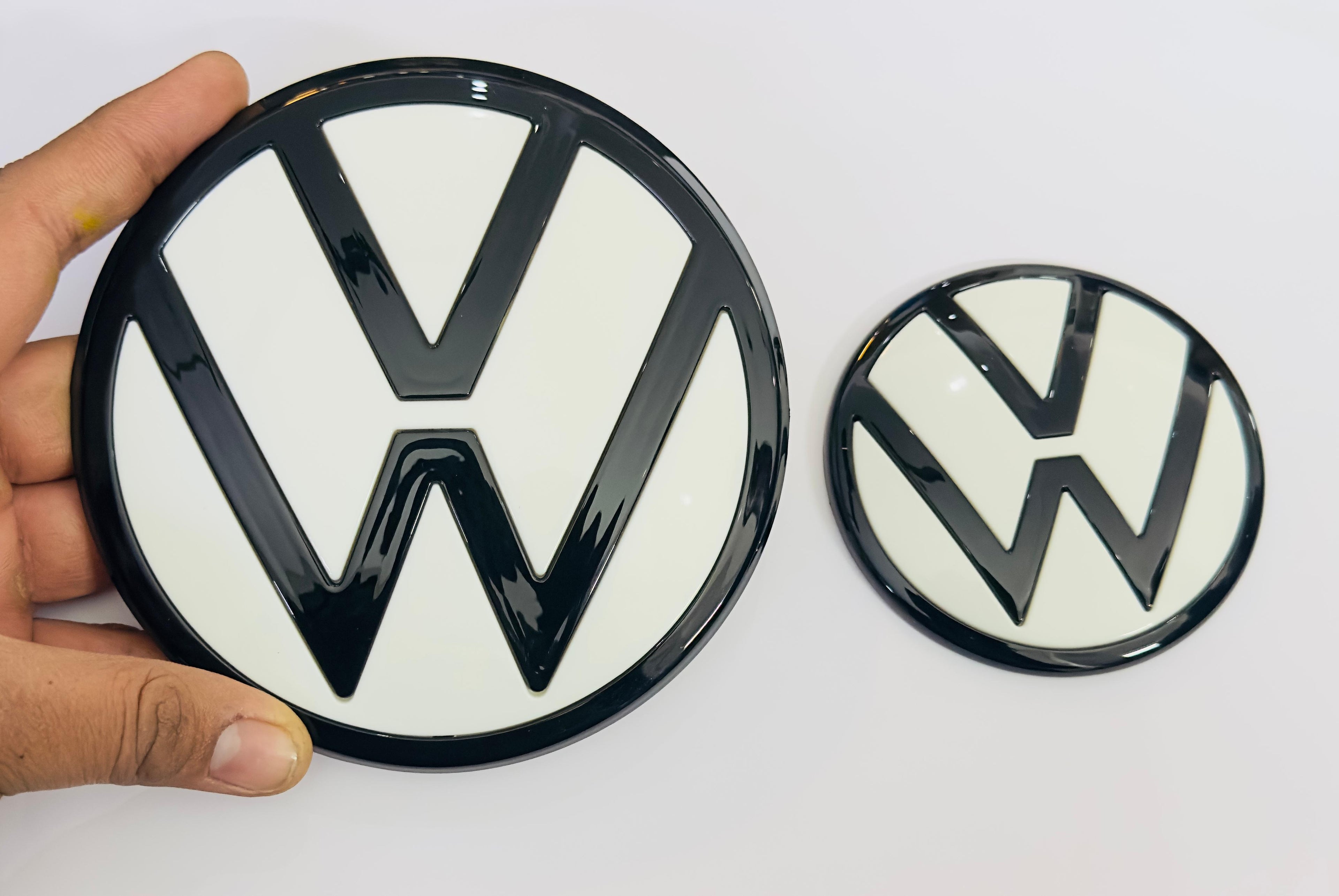 Front End Badge Black White Emblem 3D Badge Auto Racing Sport Sticker for VW Virtus Grand Tourer Decal Versatile Logo