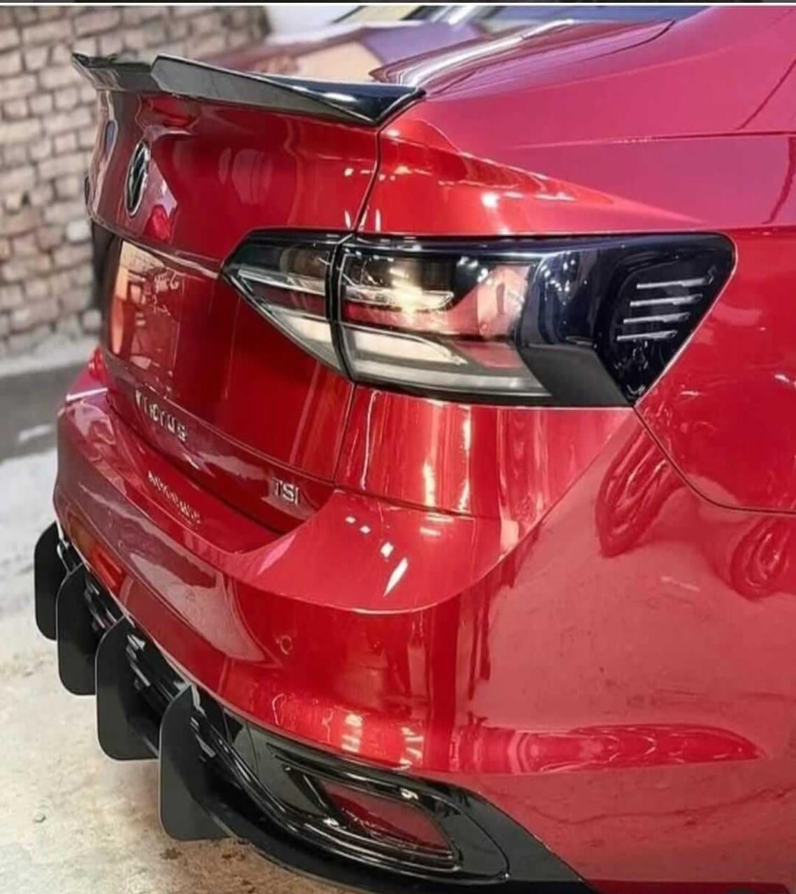 Rear 4 Fin Virtus Diffuser Bumper Lip car 4 Wing ABS Acrylic Spoiler Glossy Black Car Attractive Spoiler for Car Exteriors Auto Accessories for Decoration