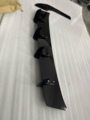 Rear 4 Fin Virtus Diffuser Bumper Lip car 4 Wing ABS Acrylic Spoiler Glossy Black Car Attractive Spoiler for Car Exteriors Auto Accessories for Decoration