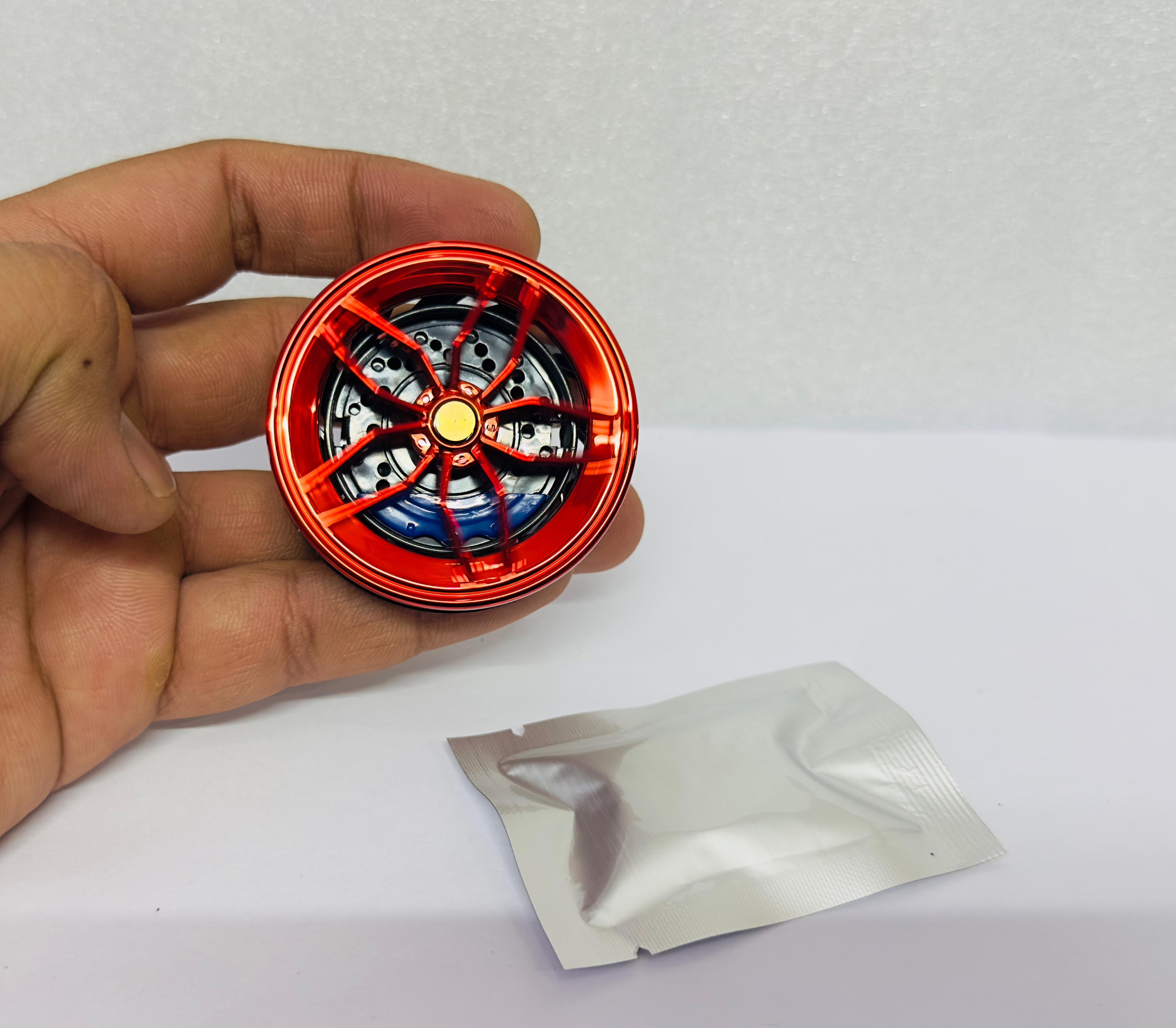 RED Alloy Wheel AC Vent Clips Freshener hub Air Outlet Car Diffuser Vent Clip Car Interior Decor Freshener With Organic Fragrance 1 Piece