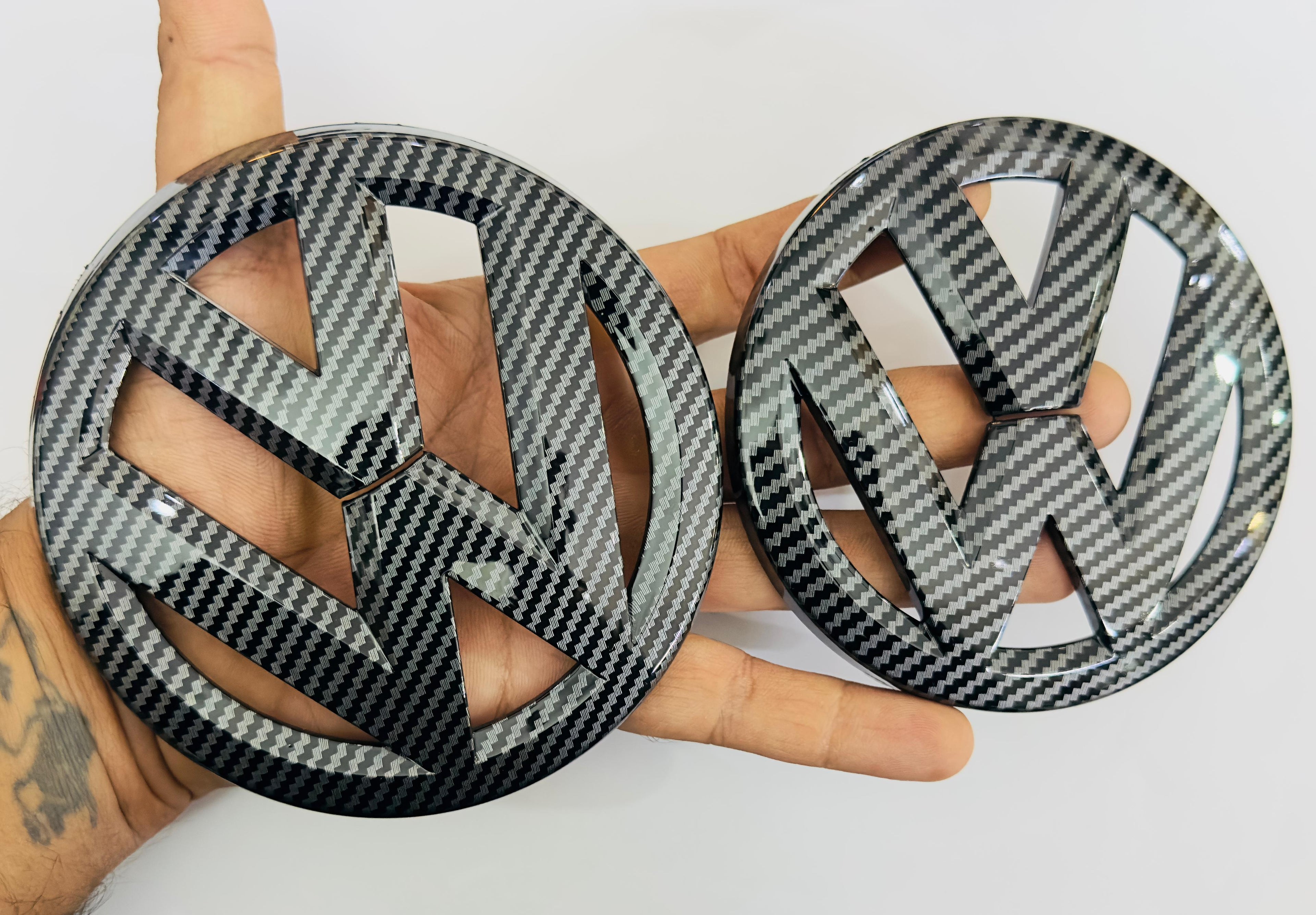 Front End Badge Carbon Polo Logo Emblem 3D Badge Auto Racing Sport Sticker for Polo Grand Tourer Decal Decorative Logo for Cars 1PC.